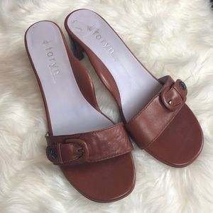 EUC Taryn Rose Brown leather block heel sandals